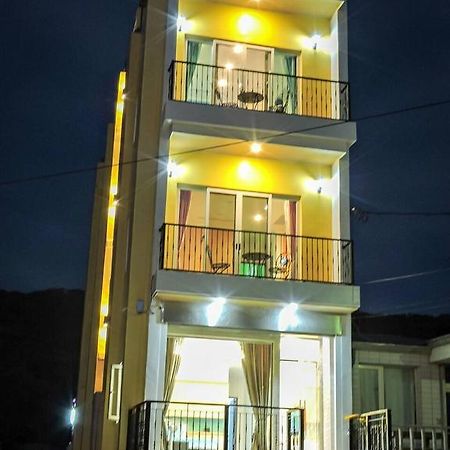Tiffany Homestay Cape Eluanbi Екстер'єр фото