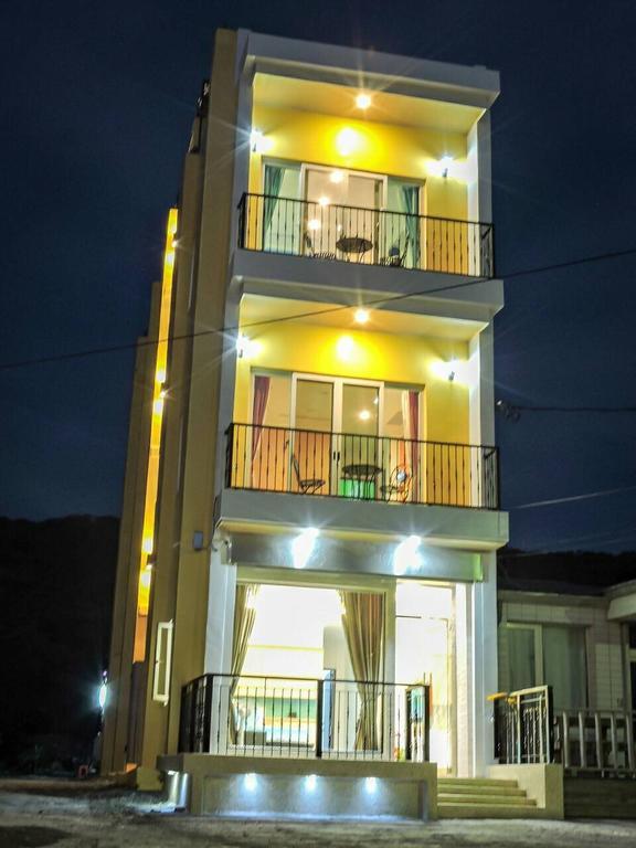 Tiffany Homestay Cape Eluanbi Екстер'єр фото